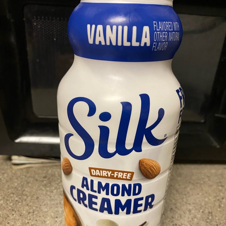 photo of Silk Almond vanilla creamer shared by @sammytatoes on  26 May 2022 - review