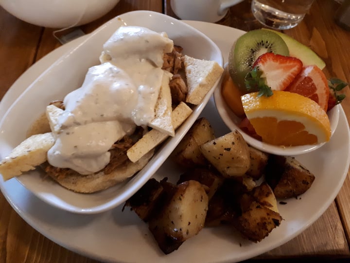 review photo of Blue Toque Gastro Diner Custom canadian shared by @riotcat on 28 Jun 2018 - review