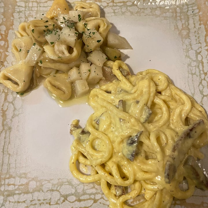 photo of Ristorante Vegano Biologico La Lanterna Bis di primi: Bigoli Alla Carbonara E Tortellini Ripieni Di Seitan Con Carciofi, Sedano Rapa E Crema Di Verza shared by @simonaalbanese on  01 Feb 2023 - review