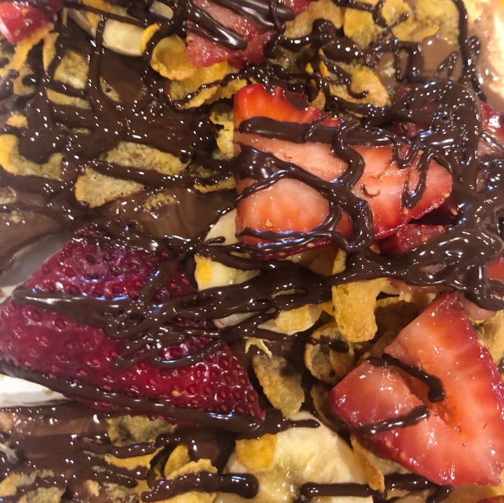 photo of Max Brenner Chocolate Bar Midnight Peanut Nutter Pizza shared by @nicoletoomey on  07 May 2020 - review