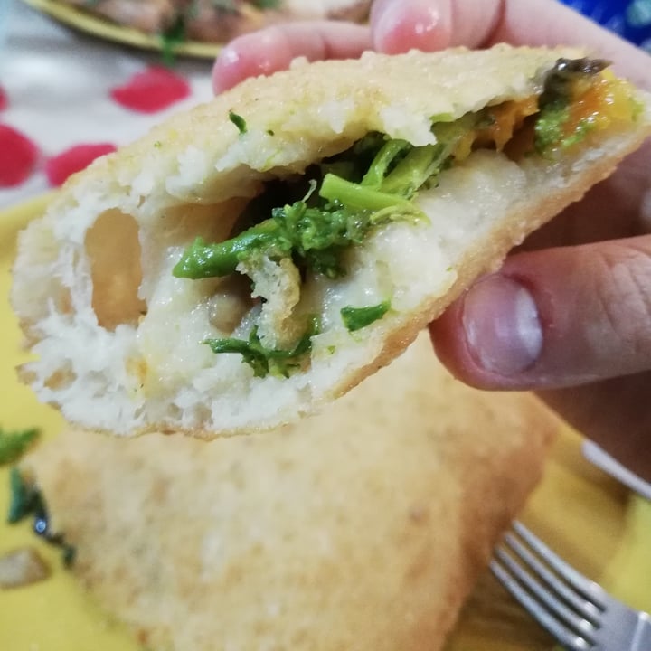 photo of Napul'è Pizza fritta con crema di zucca, funghi e broccoli shared by @vanessa138 on  10 Mar 2022 - review