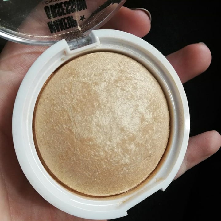 review photo of Makeup obsession Mega Honey Highlighter Illuminateur shared by @queenfinehair on 17 Dec 2021 - review