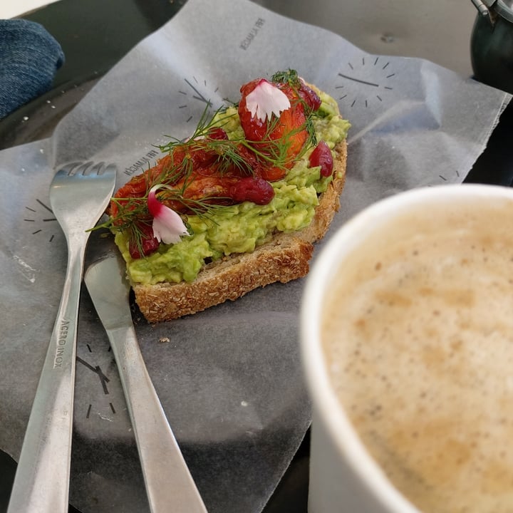 photo of Fifi Almacén Avo Toast shared by @retamaljl on  07 Nov 2020 - review