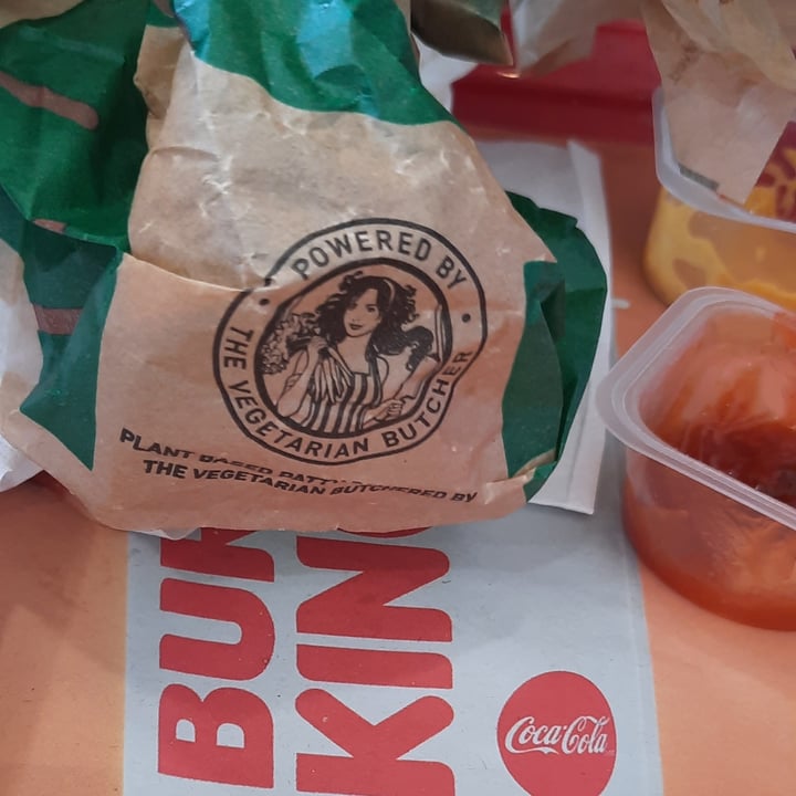 review photo of Burger King plant based burger shared by @veronicamancini94 on 09 May 2022 - review