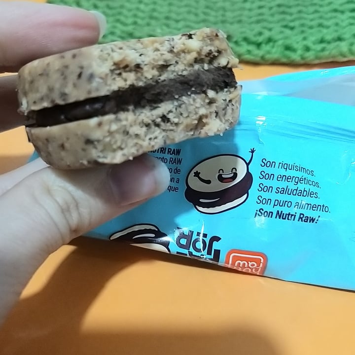 photo of Nutri Raw Alfajor de mani y coco relleno con chocolate shared by @gabeee on  02 Apr 2022 - review