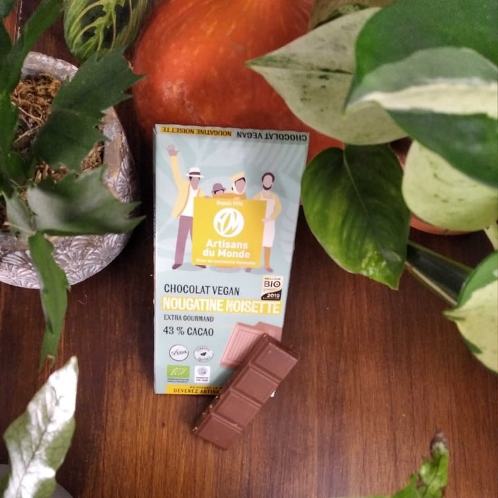 review photo of Artisans du Monde Chocolat vegan nougatine noisette shared by @dindinbaf on 23 Oct 2020 - review