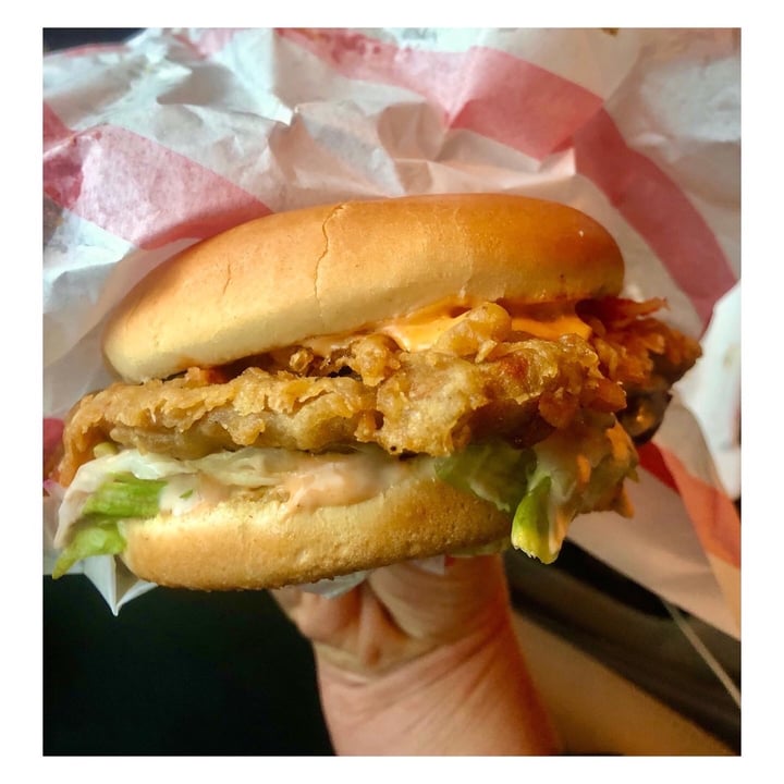 review photo of Hank's Colchester Kim Chee Burger shared by @chantelle9607 on 09 Sep 2021 - review