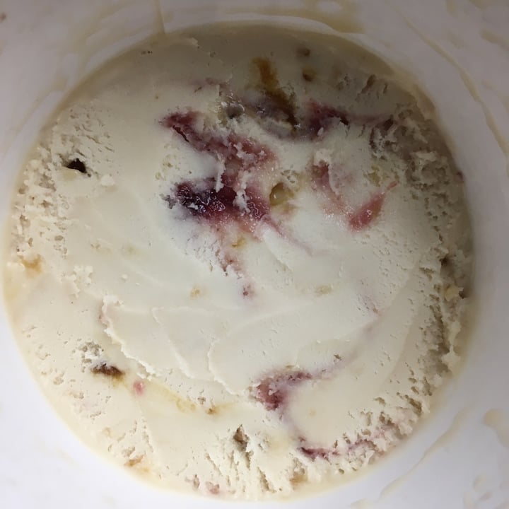 photo of Häagen-Dazs Non-Dairy Spirits Amaretto Black Cherry Almond Toffee shared by @ecolover on  06 Mar 2020 - review