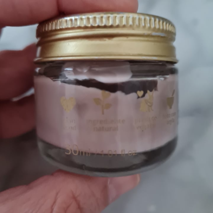 review photo of Bioart Creme Facial Bioresveratrol shared by @gisellafadda on 09 May 2022 - review