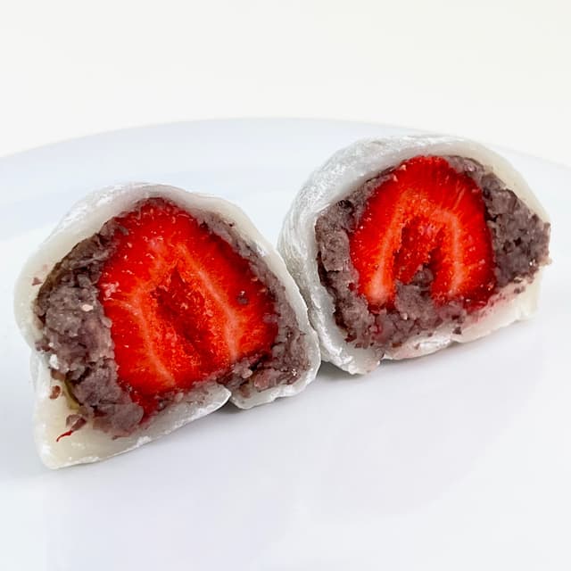 菜肴“Mochi with Adzuki and Strawberry”的照片
