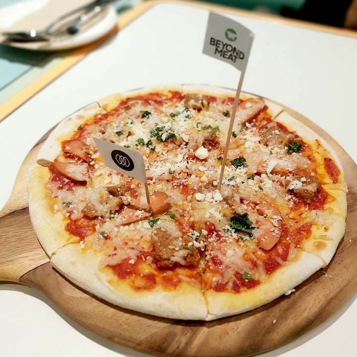 photo of Green Common Singapore Meat Lovers Pizza shared by @herbimetal on  20 Apr 2021 - review