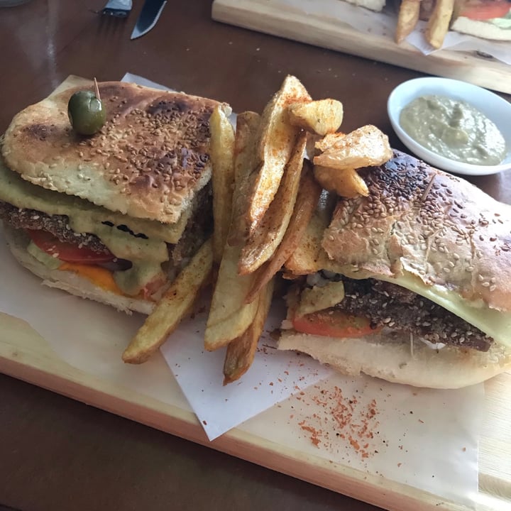 review photo of APOLO Bar Multiespacio Sandwich De Milanesa shared by @taniaf6 on 30 Jun 2021 - review