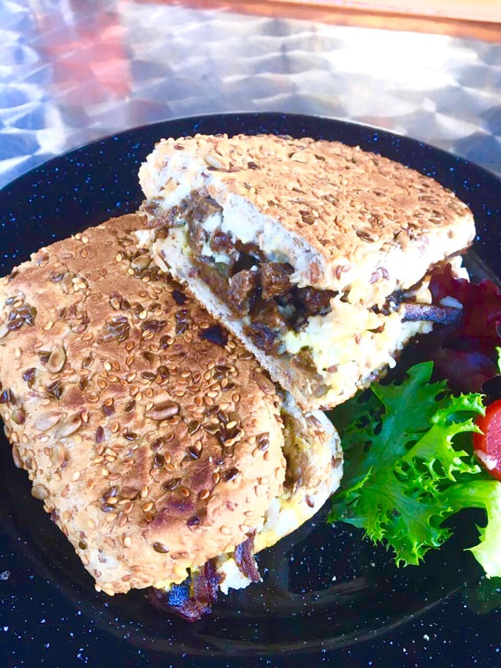 photo of The Fussy Vegan Seitan Cheesesteak Sandwich shared by @dharshpillaycolas on  18 Jun 2018 - review