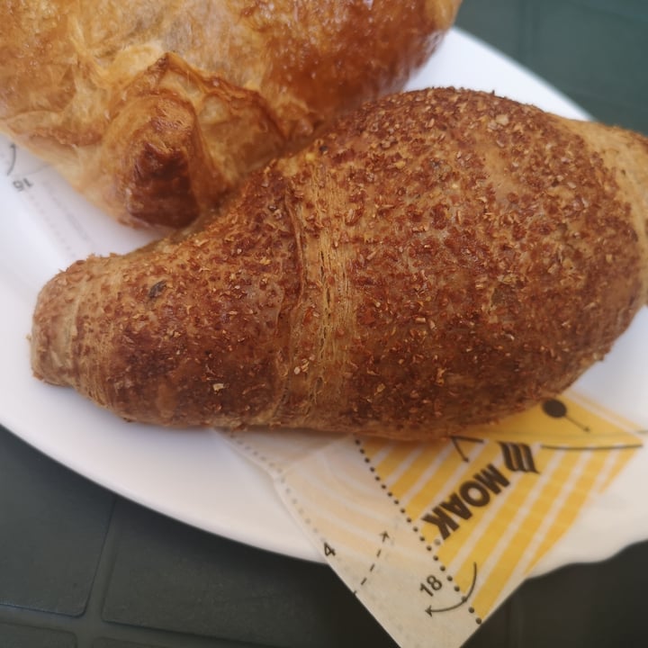 photo of BAR DELLA PIAZZETTA Cornetto Fichi E Mandorle shared by @matteoto on  19 Jun 2022 - review