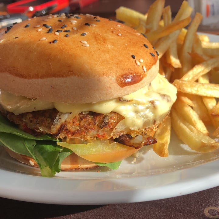 review photo of Cuchara Restó Hamburguesa veggie shared by @martinaveggie on 08 Jul 2021 - review