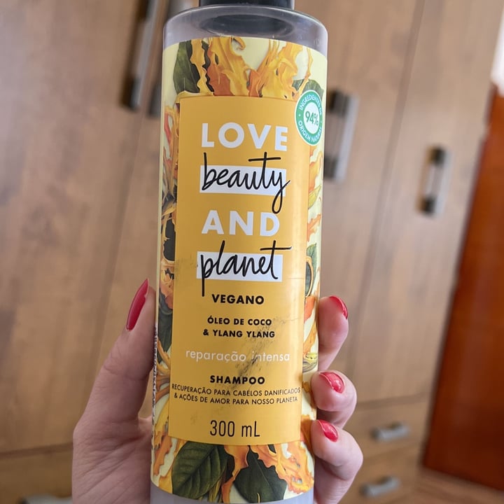 photo of Love Beauty and Planet Shampoo Óleo De Coco E Ylang Ylang shared by @melmicheletti on  06 Nov 2022 - review