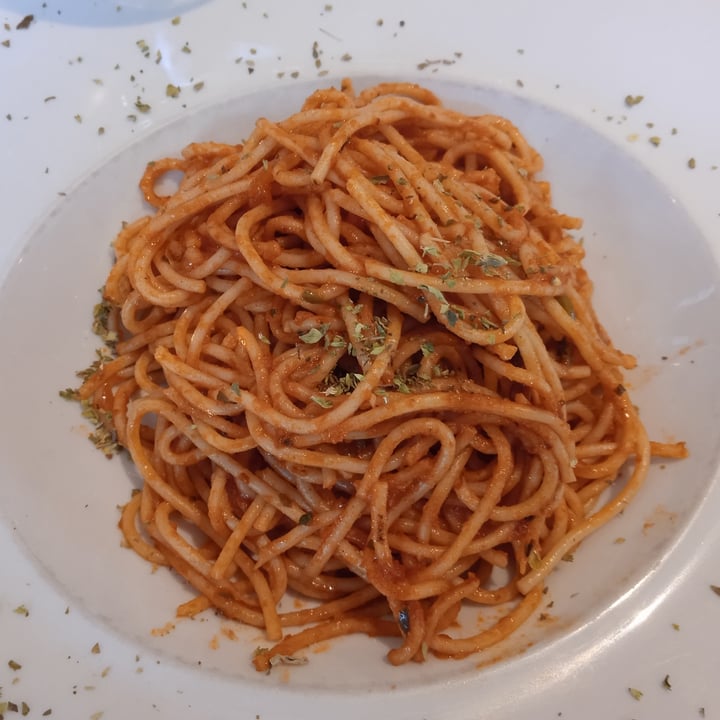 photo of Restaurante Alive Pasta con salsa de tomate y espinacas shared by @nuriaolme on  26 Aug 2021 - review