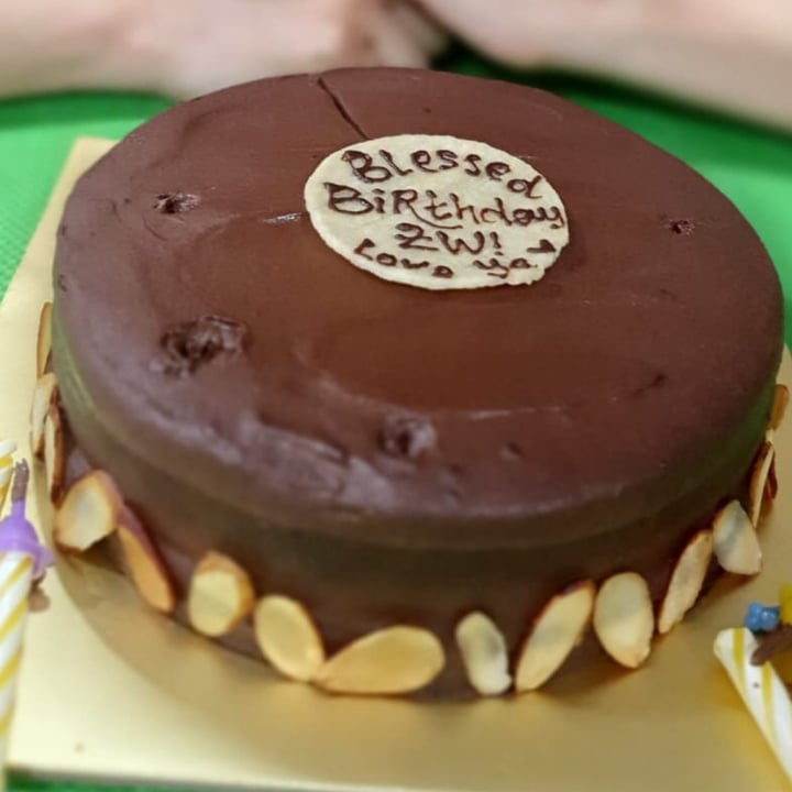 review photo of Locaba Vegan Sweet Cocoa Chocolate Cake shared by @lizard on 21 Feb 2021 - review