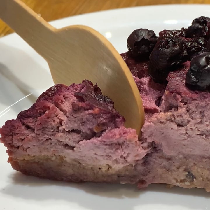photo of Veguideli Cheescake de frutos rojos shared by @pollyrossetti on  03 Aug 2021 - review