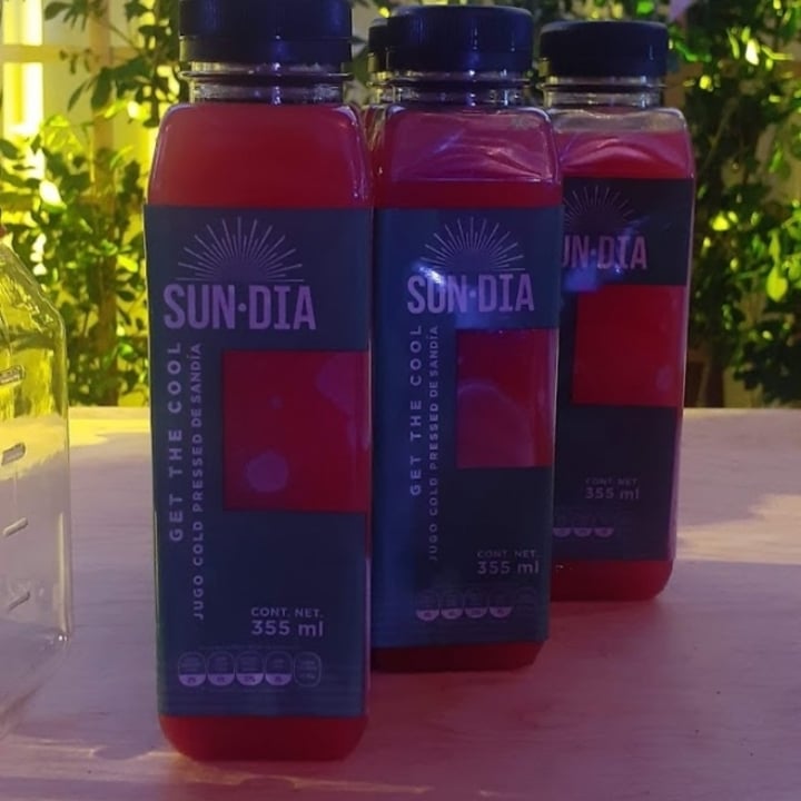 photo of Sun dia Jugo de sandia shared by @anapau-0 on  26 Jun 2020 - review
