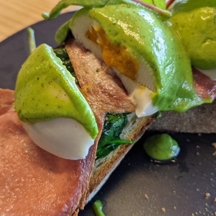 photo of Matcha Mylkbar Avocado Hollandaise Eggs shared by @veganhels on  07 Apr 2021 - review