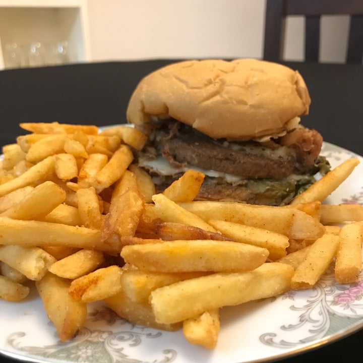 review photo of Borzi Burgers Ramona con papas fritas shared by @aixacabral on 16 Dec 2022 - review