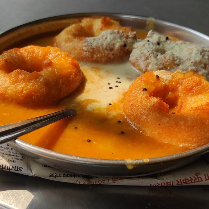 photo of Hot Idli Sambar Vada shared by @indianveganstuff on  14 Apr 2022 - review