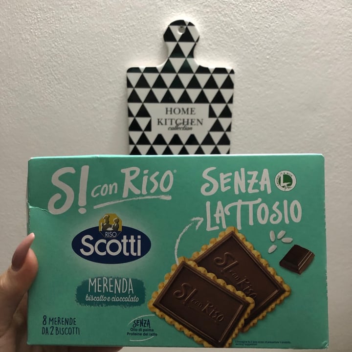 photo of Riso Scotti Biscotti Ricoperti shared by @katandkey on  12 Feb 2021 - review