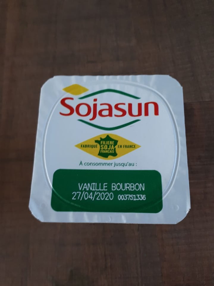 photo of Sojasun Dessert Végétal Vanille Bourbon shared by @marieb on  24 Apr 2020 - review