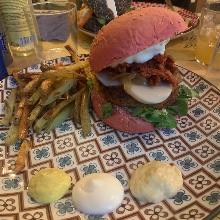 photo of Nabi, Natura Biologica Vegan Burger Composed By Your Choice shared by @martinavirdis on  20 Nov 2022 - review