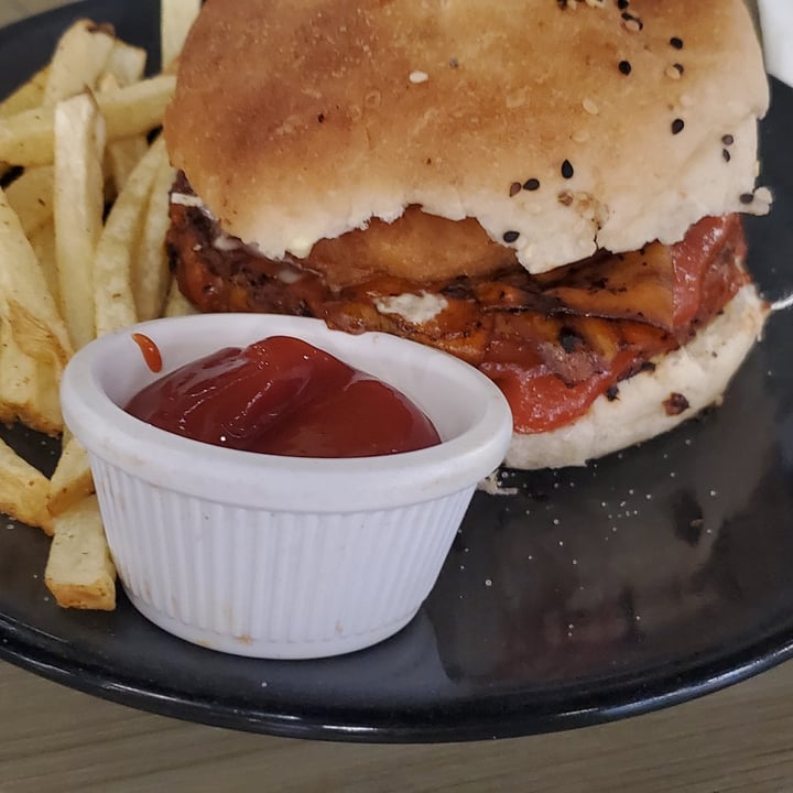 photo of Vegan Inc. Miyana Polanco BBQ Burger shared by @eriluc on  02 Apr 2021 - review