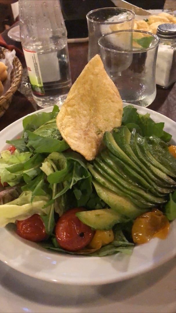 review photo of Restaurante Orishas Ensalada De Palta, Hojas Verdes, Tomates Confitados Y Jugo De Limon shared by @jazminbarbara on 20 Jan 2020 - review