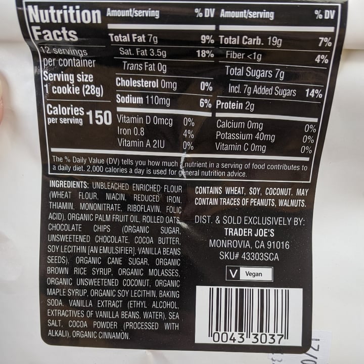 photo of Trader Joe's Vegan Oatmeal Chocolate Chip Cookies shared by @regimack on  17 Oct 2021 - review