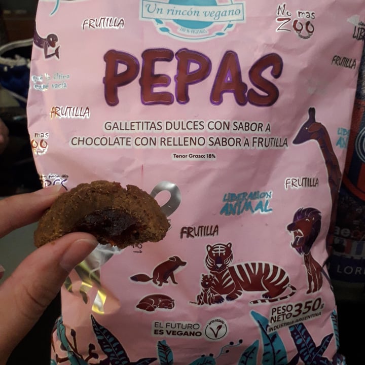 photo of Un Rincón Vegano Pepas Galletas Dulces con sabor Chocolate con relleno de Frutilla shared by @rochyalmendra on  10 Mar 2021 - review