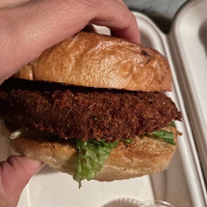 photo of Cleveland Vegan Fried chicken sandwich shared by @mariajamison on  23 Jan 2022 - review