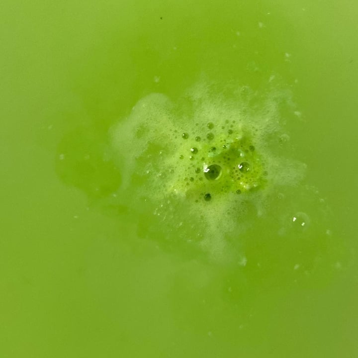 review photo of Hydrea Fresh Sicilian Lemon & Thyme Bath Bomb shared by @madvgn on 19 Jun 2021 - review