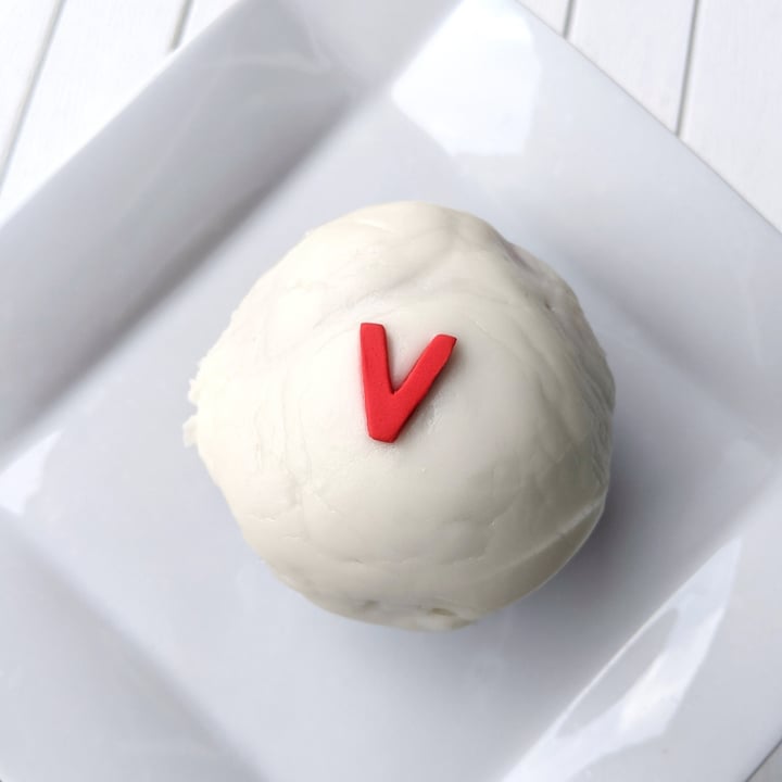 photo of Sprinkles Cupcakes and Ice Cream Vegan Red Velvet Cupcake shared by @veggieassassin on  05 Jul 2021 - review