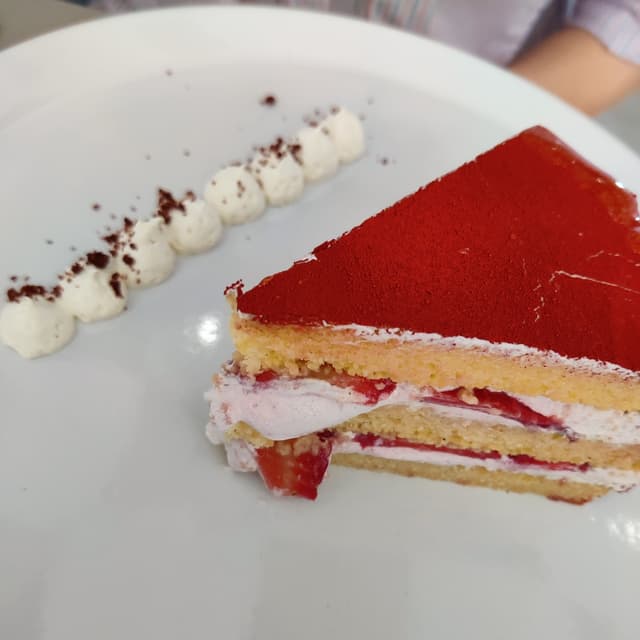 Foto do prato “Torta fragole e panna”