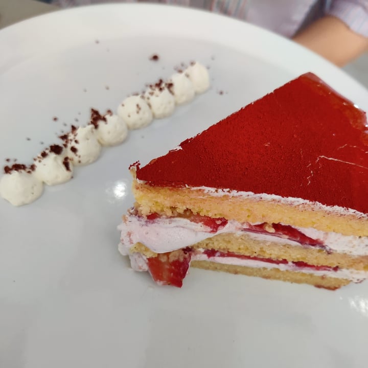photo of Alice e Viola - Cucina vegetale Torta fragole e panna shared by @lorysipa on  16 Apr 2022 - review
