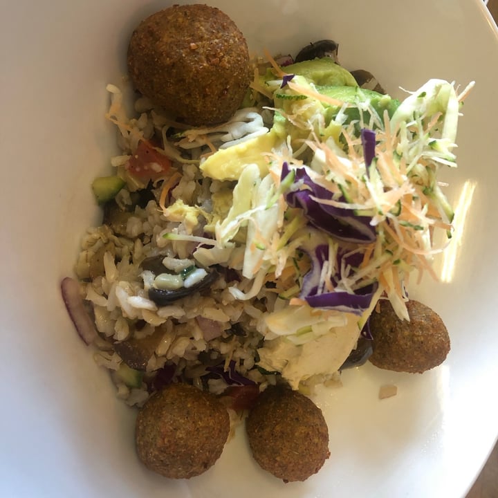 photo of Dalebrook Cafe Falafel Bowl shared by @timoniquejoubert on  05 Aug 2021 - review
