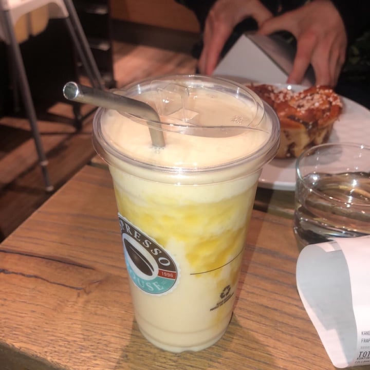 review photo of Espresso House Frölunda 2 Vit Passion shared by @petrastormm on 30 Jun 2020 - review