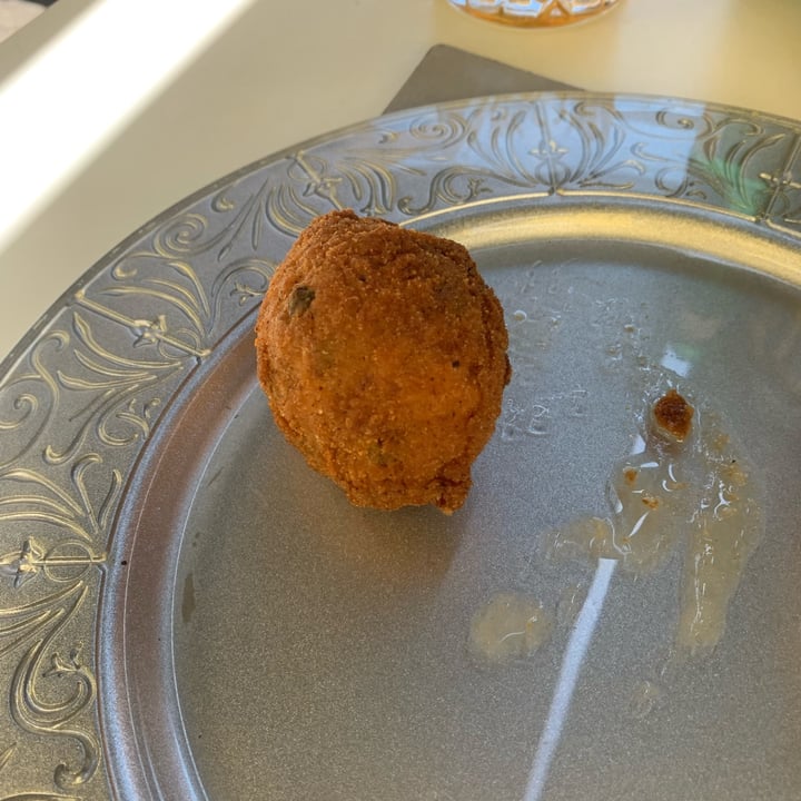 photo of Isabella De Cham Pizza Fritta Arancino shared by @gataccioo on  14 Aug 2022 - review