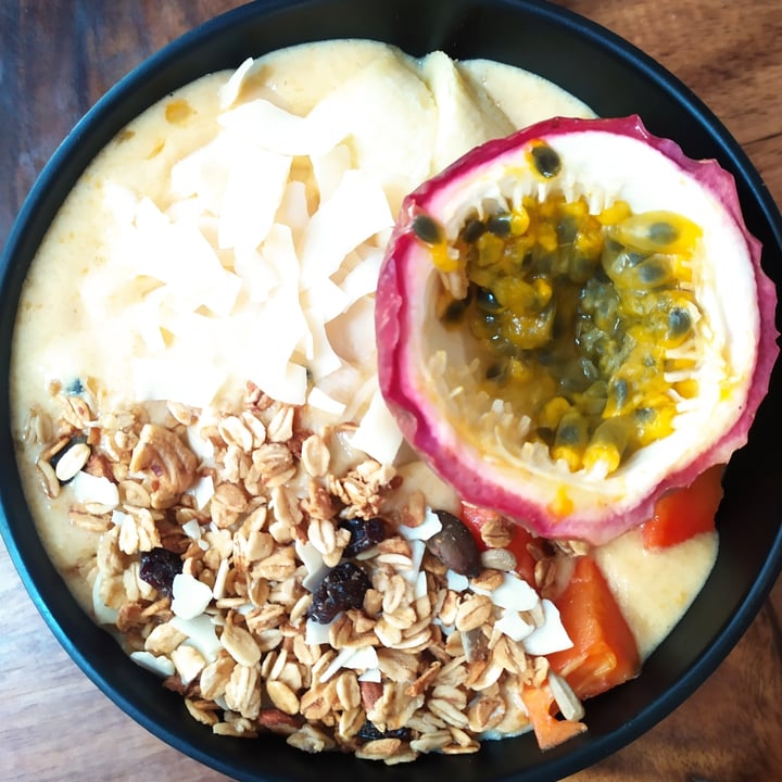 photo of Eat.Co Tropical Smoothie bowl shared by @peruseando on  10 Oct 2021 - review