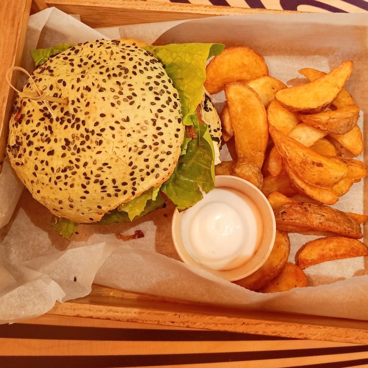 review photo of Flower Burger Jungle Burger shared by @marsss on 22 Jul 2022 - review
