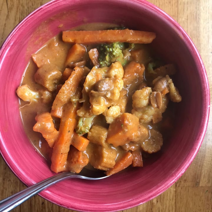 review photo of Woolworths Food Massaman Curry sauce. shared by @natashathevegan on 20 Nov 2020 - review