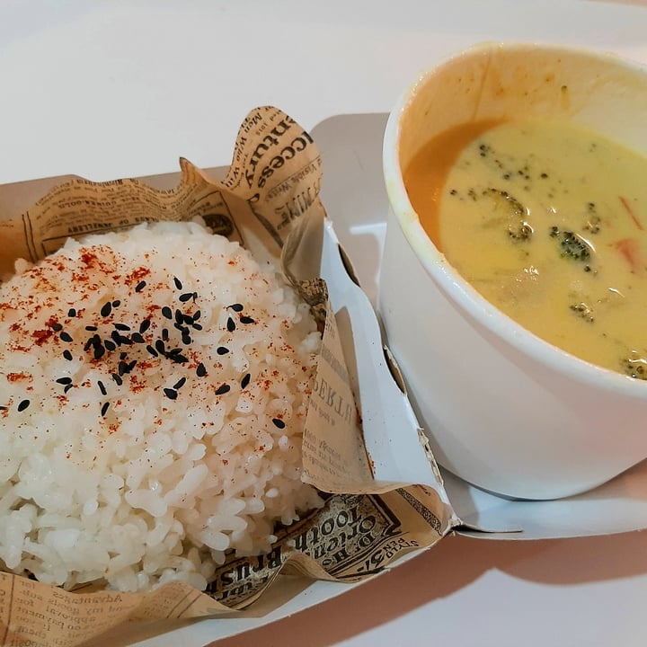photo of Mandarina Plant Based Kitchen Curry thai suave shared by @madridvegano on  07 Nov 2020 - review