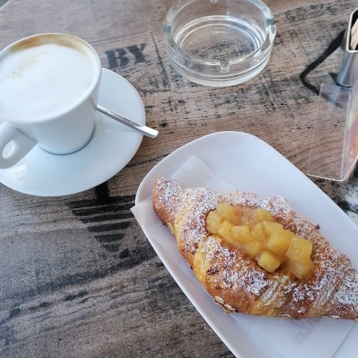 review photo of Artigiana Fiume Brioche Alle Mele shared by @chiara77 on 04 Dec 2022 - review