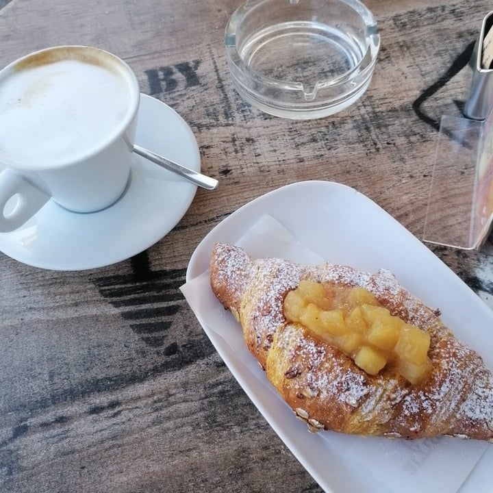 photo of Artigiana Fiume Brioche Alle Mele shared by @chiara77 on  04 Dec 2022 - review