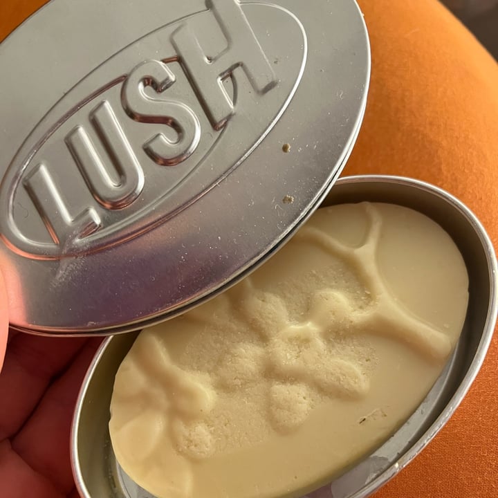 photo of LUSH Fresh Handmade Cosmetics Each peach massage bar shared by @petramodirari on  14 Nov 2021 - review
