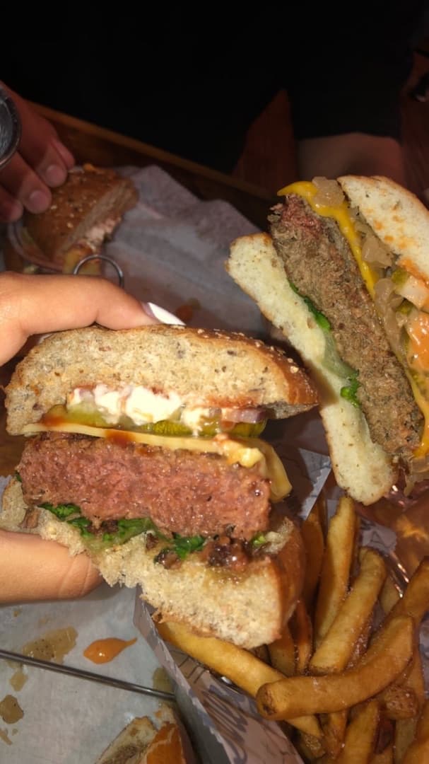 Photo of the dish “Impossible Burger and Beyond Meat Burger”